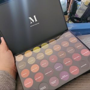 35 M Boss Mood Artistry Palette